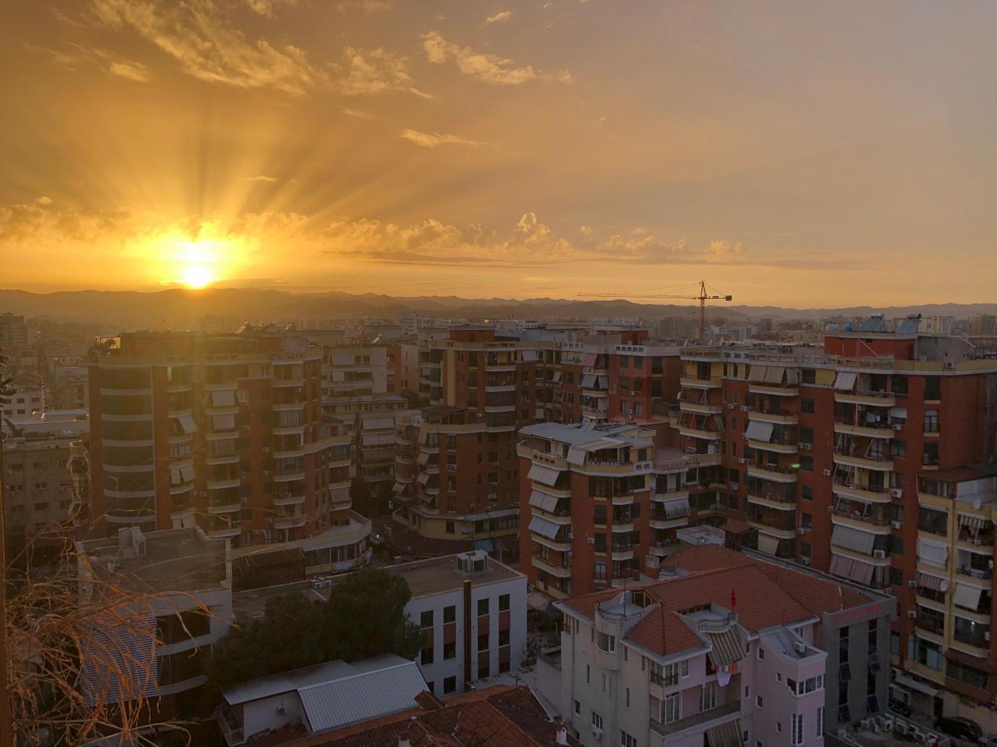 Garden Building Luxury Apartment Tirana Exterior photo